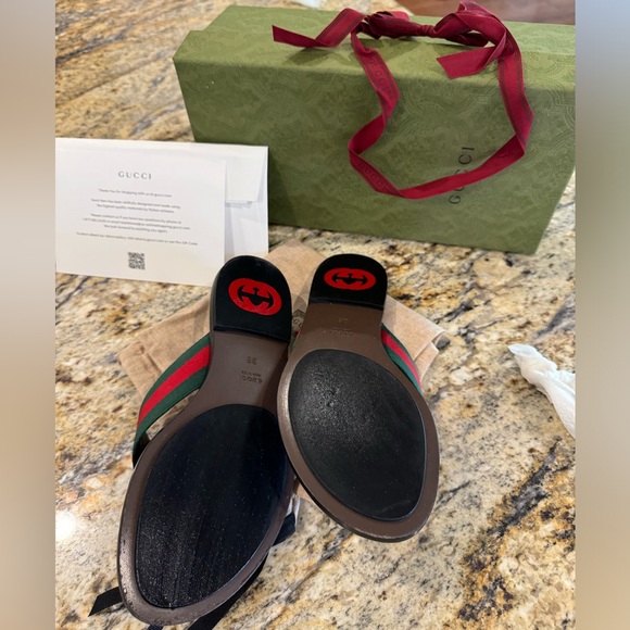 Gucci Thong Sandal size 38 worn one time box included - Picture 8 of 8